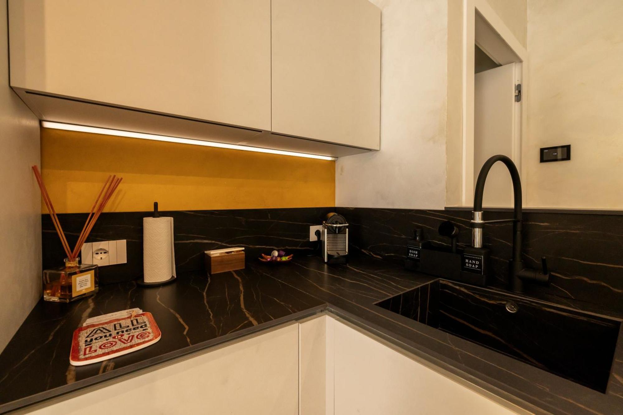 Ferienwohnung Lo Scrigno D'Oro Nel Centro Di Torino Exterior foto